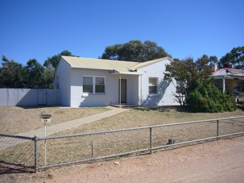 28 Park Tce, Gladstone SA 5473