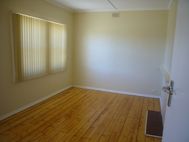 28 Park Tce, Gladstone SA 5473