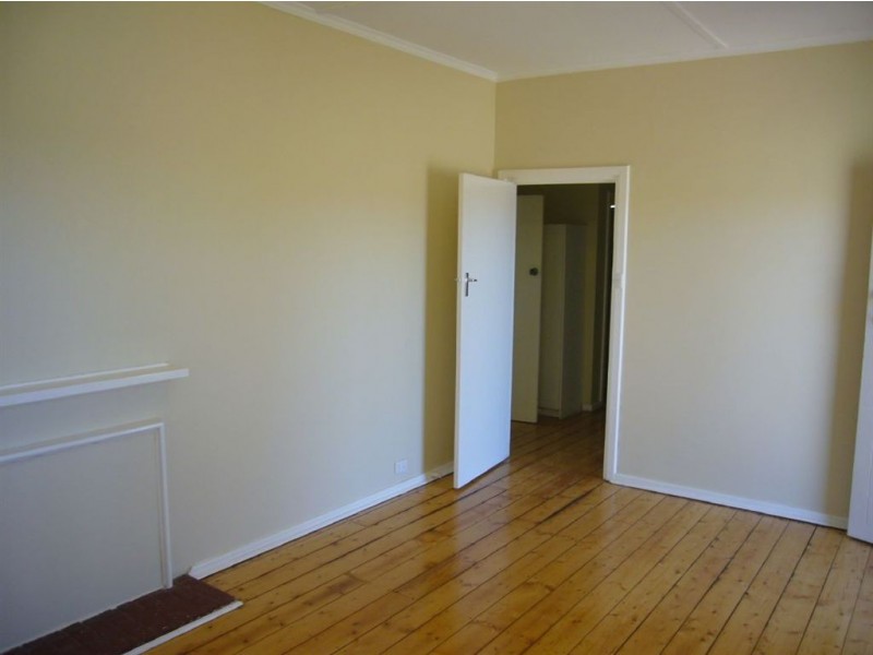 28 Park Tce, Gladstone SA 5473