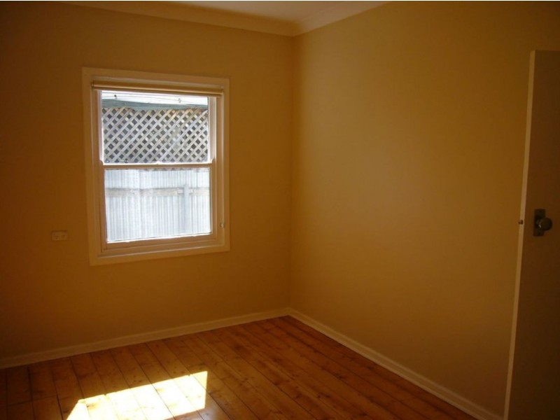 28 Park Tce, Gladstone SA 5473