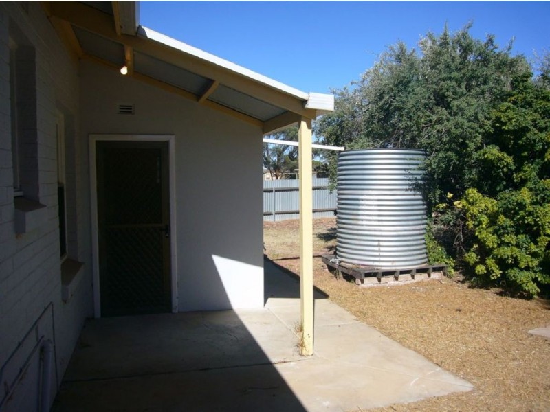 28 Park Tce, Gladstone SA 5473