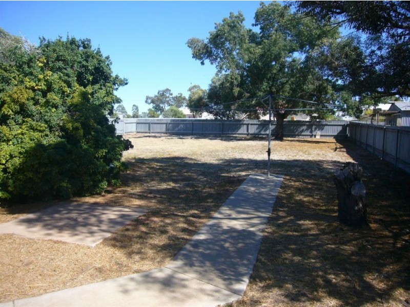 28 Park Tce, Gladstone SA 5473