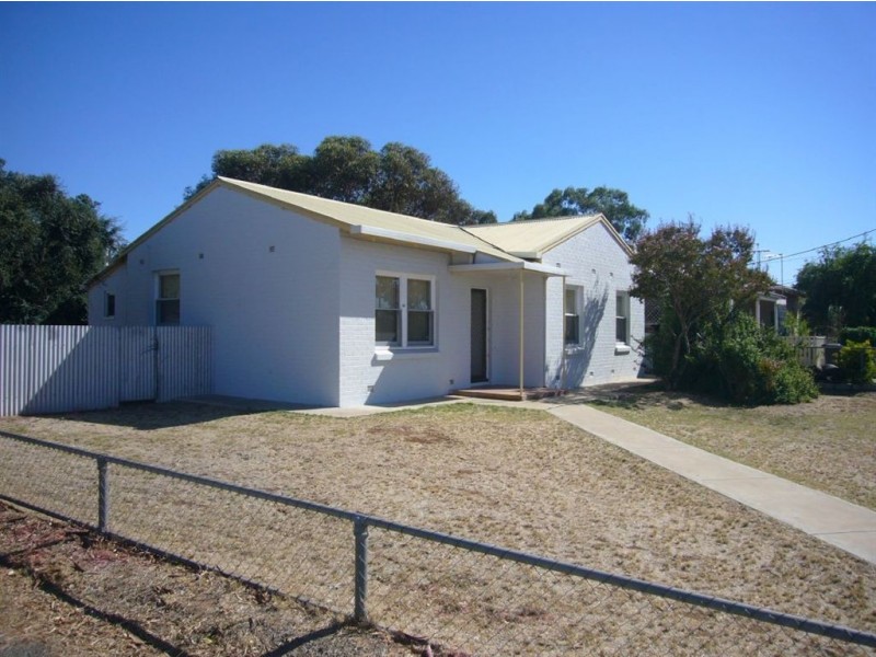 28 Park Tce, Gladstone SA 5473