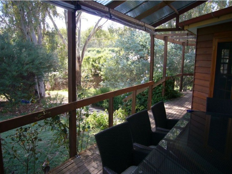 11 Powell Place, Clare SA 5453