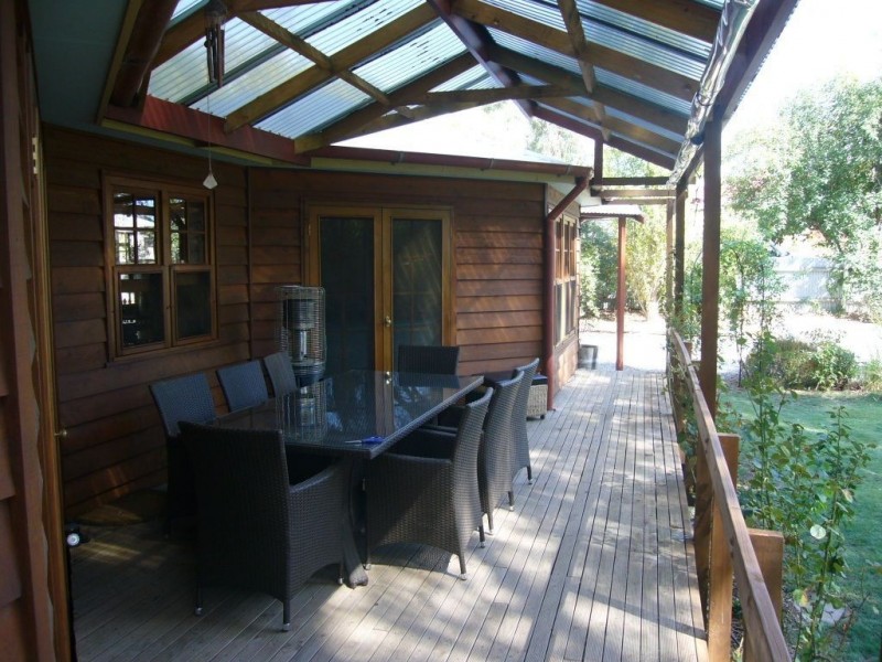 11 Powell Place, Clare SA 5453