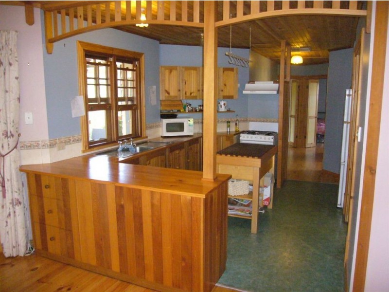 11 Powell Place, Clare SA 5453