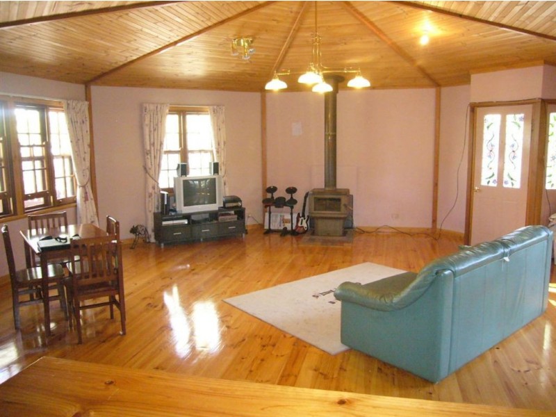 11 Powell Place, Clare SA 5453