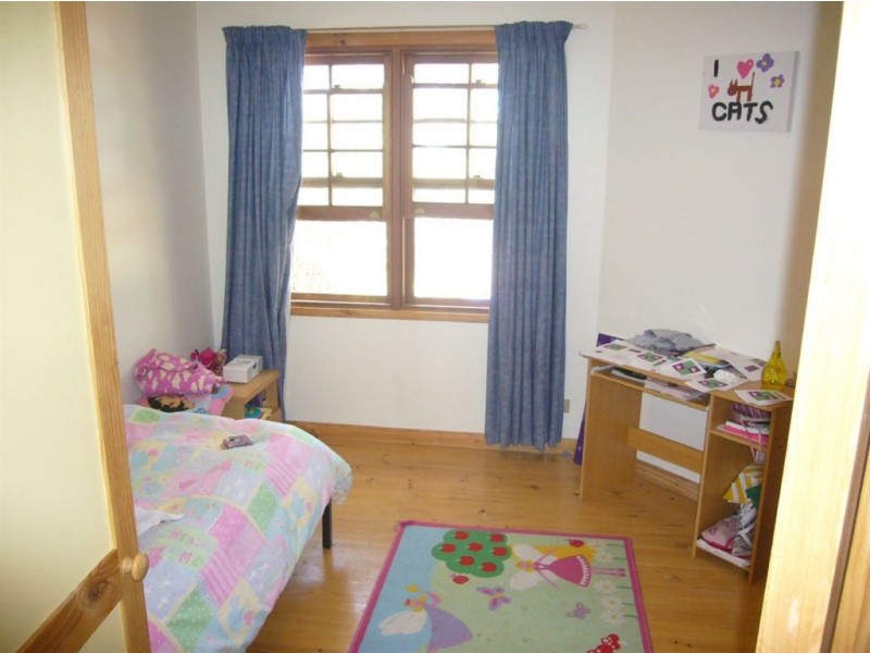 11 Powell Place, Clare SA 5453