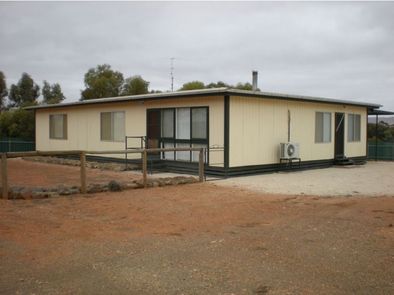 6 Railway Parade, Robertstown SA 5381