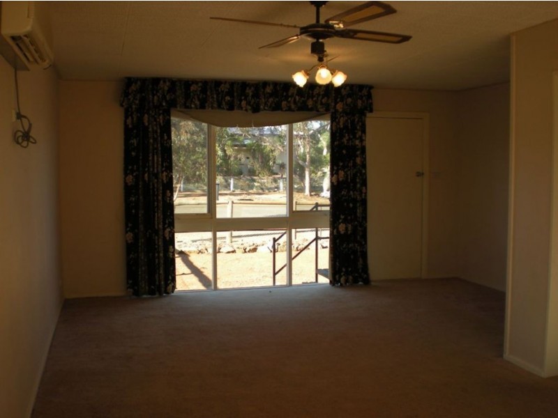 6 Railway Parade, Robertstown SA 5381