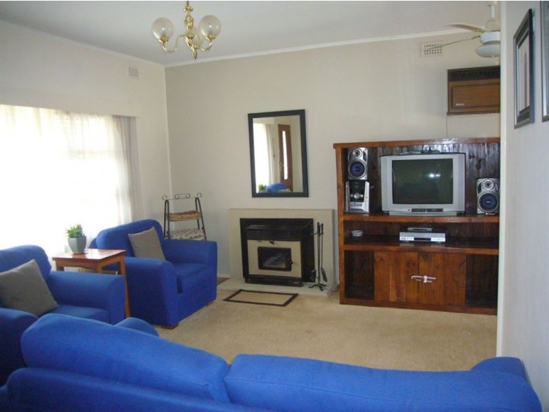 14 Melrose Ave, Clare SA 5453