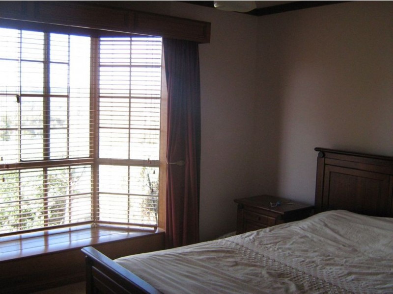 10 Michael Crt, Clare SA 5453