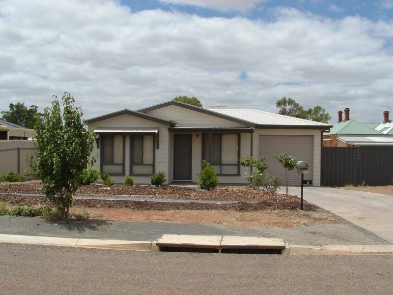 8 Cairns Crescent, Riverton SA 5412