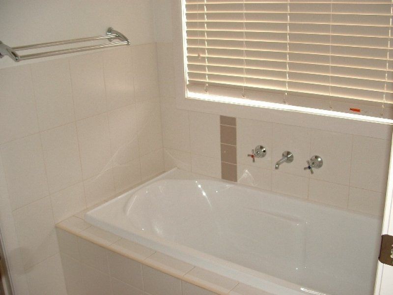 8 Cairns Crescent, Riverton SA 5412