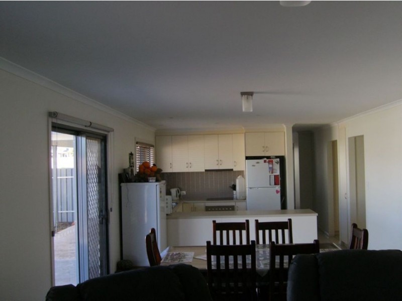 8 Cairns Crescent, Riverton SA 5412