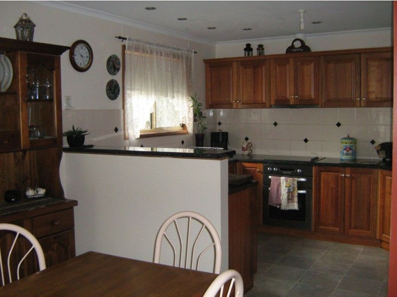 36 West Tce, Clare SA 5453