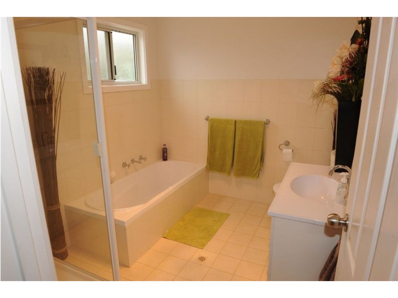 11 Cambridge St, Jamestown SA 5491