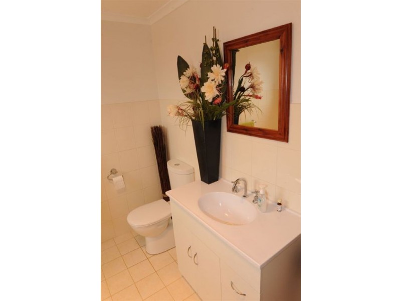 11 Cambridge St, Jamestown SA 5491