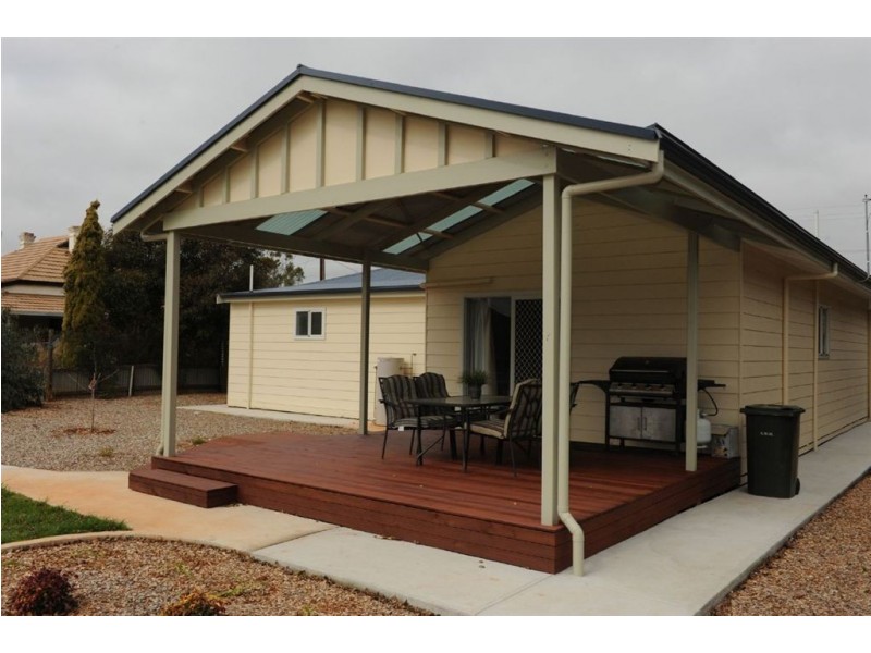 11 Cambridge St, Jamestown SA 5491