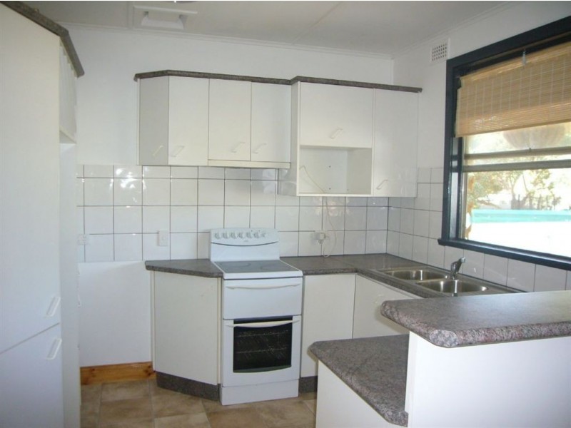 9 Patullo Ave, Clare SA 5453