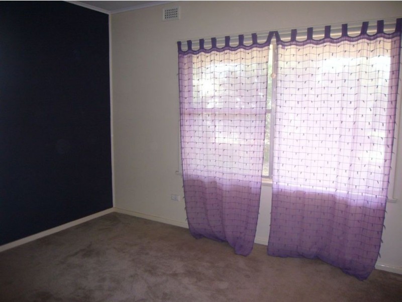 9 Patullo Ave, Clare SA 5453