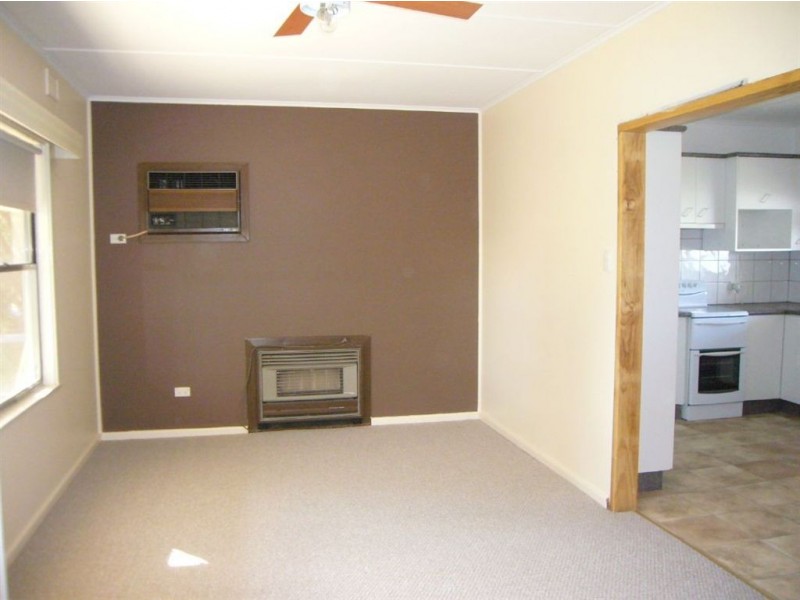 9 Patullo Ave, Clare SA 5453