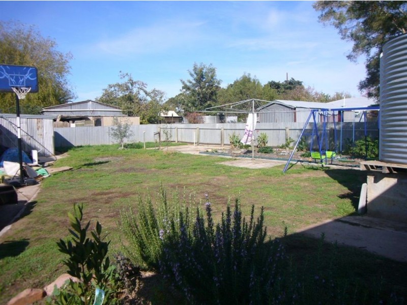 9 Patullo Ave, Clare SA 5453