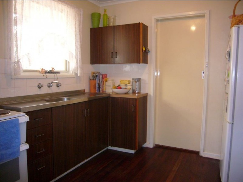 4 Earles Ct, Clare SA 5453