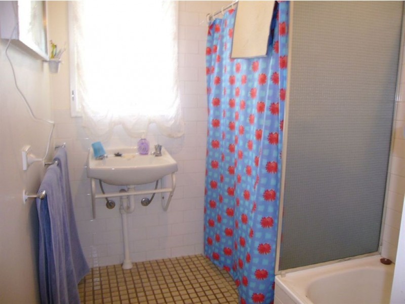 4 Earles Ct, Clare SA 5453