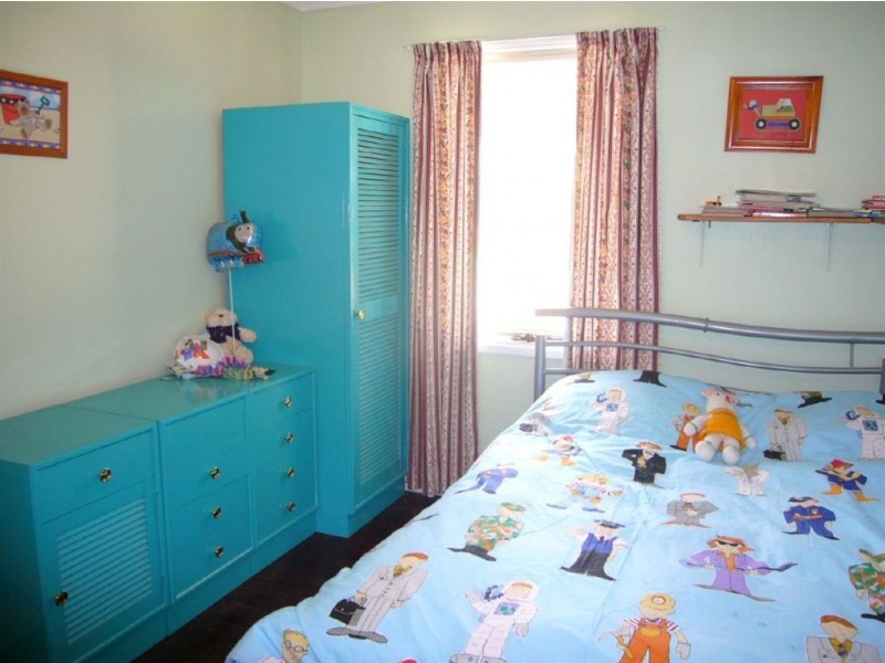 4 Earles Ct, Clare SA 5453