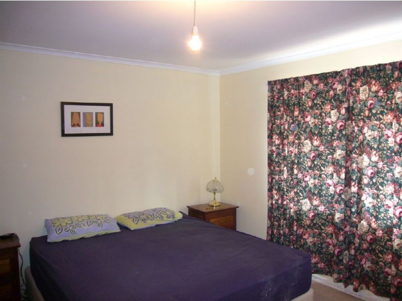 4 Earles Ct, Clare SA 5453