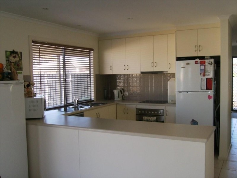 8 Cairns Cres, Riverton SA 5412