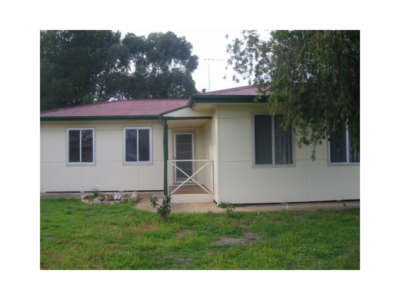 8 Murray Tce, Riverton SA 5412