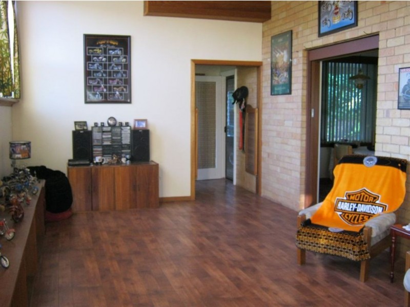 37 Swinden St, Riverton SA 5412