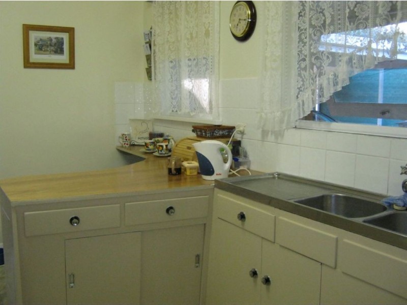 37 Swinden St, Riverton SA 5412