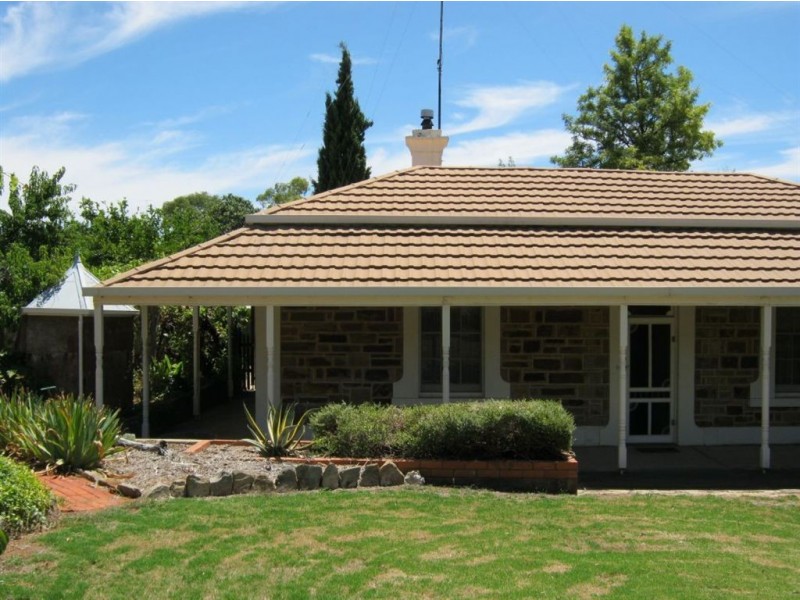 13 William Street, Clare SA 5453