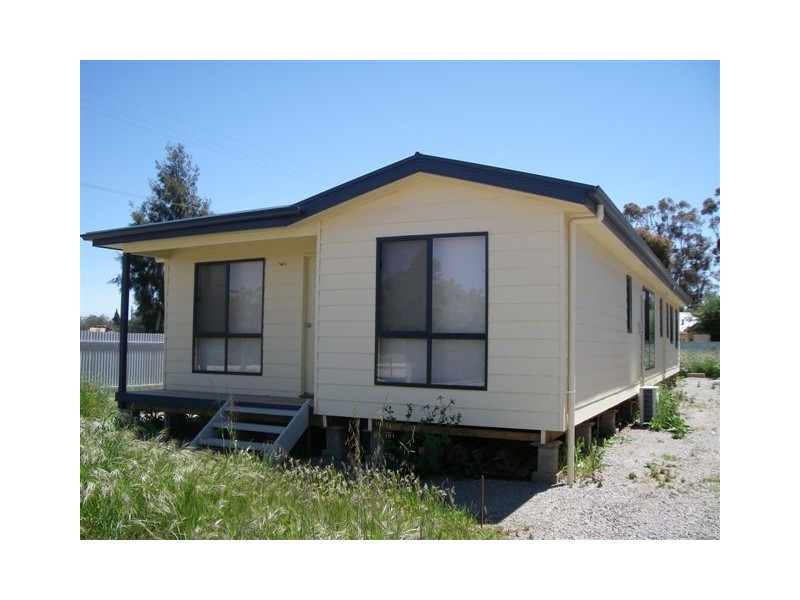 28 Houghton St, Jamestown SA 5491