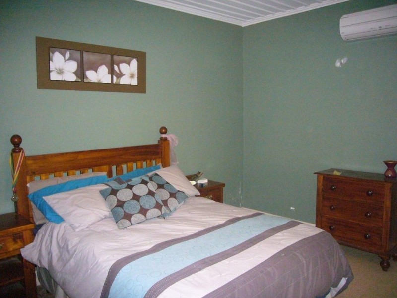 16 Albert St, Clare SA 5453