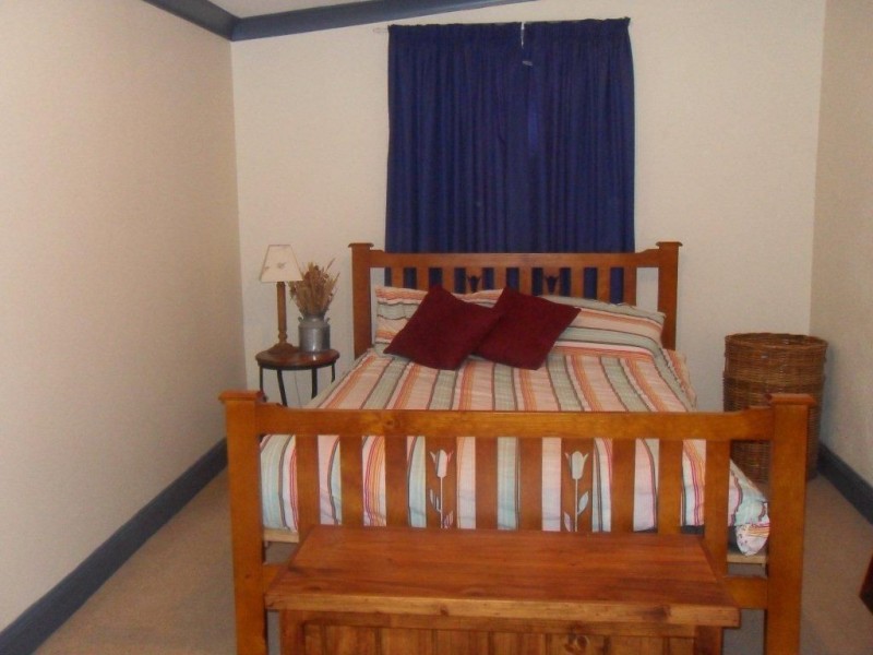 16 Albert St, Clare SA 5453