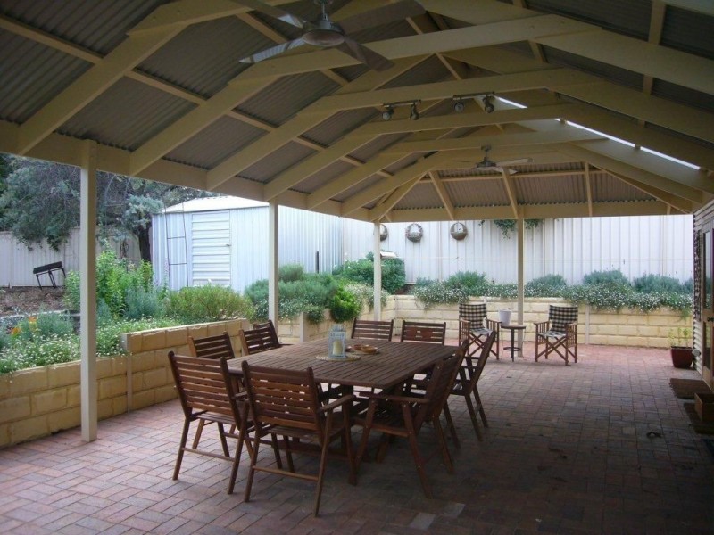 16 Albert St, Clare SA 5453