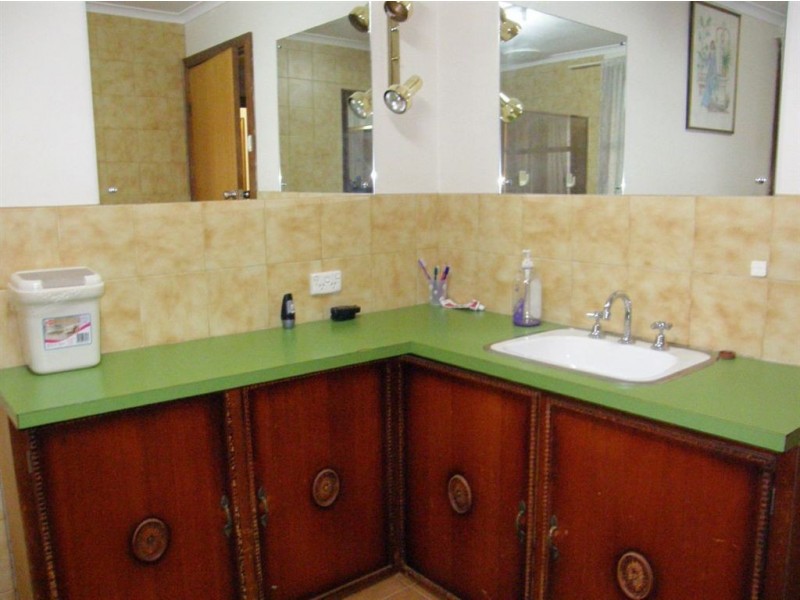1 Cleve-Mangalo Road, Cleve SA 5640