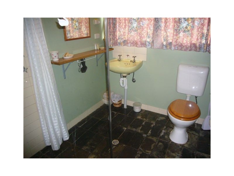 14 Truro Street, Burra SA 5417