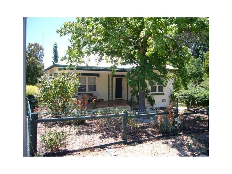 12 Powell Place, Clare SA 5453