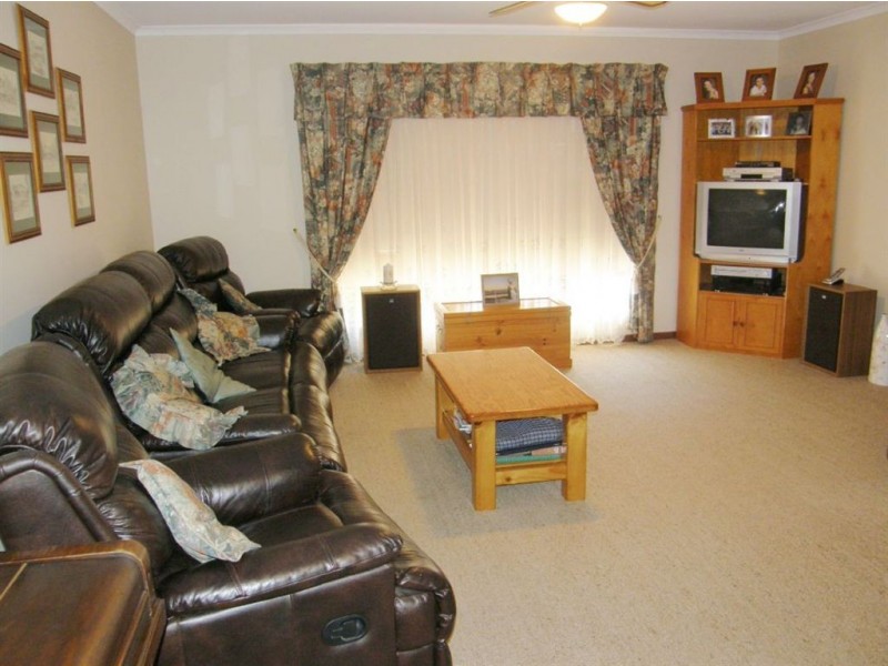 2 Barry Street, Cowell SA 5602