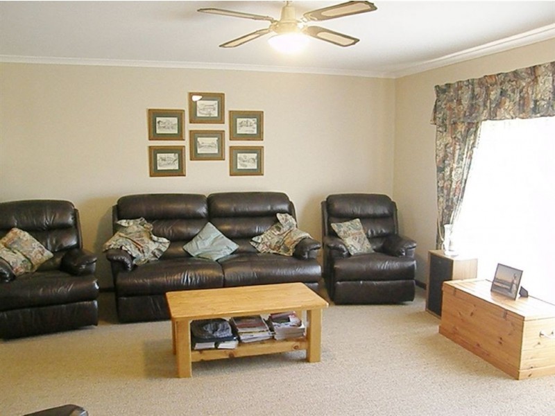 2 Barry Street, Cowell SA 5602