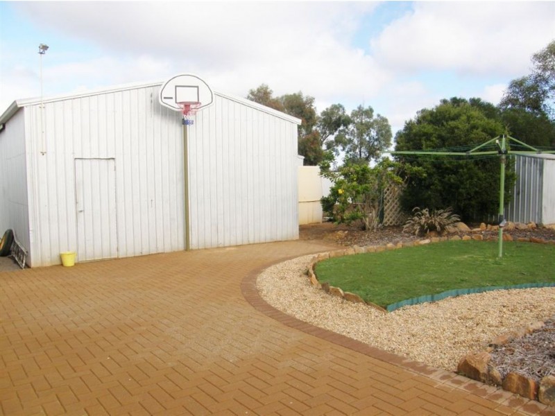 2 Barry Street, Cowell SA 5602