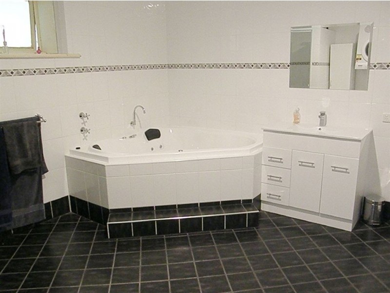 18 Lincoln Hwy, Cowell SA 5602