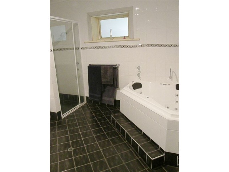 18 Lincoln Hwy, Cowell SA 5602