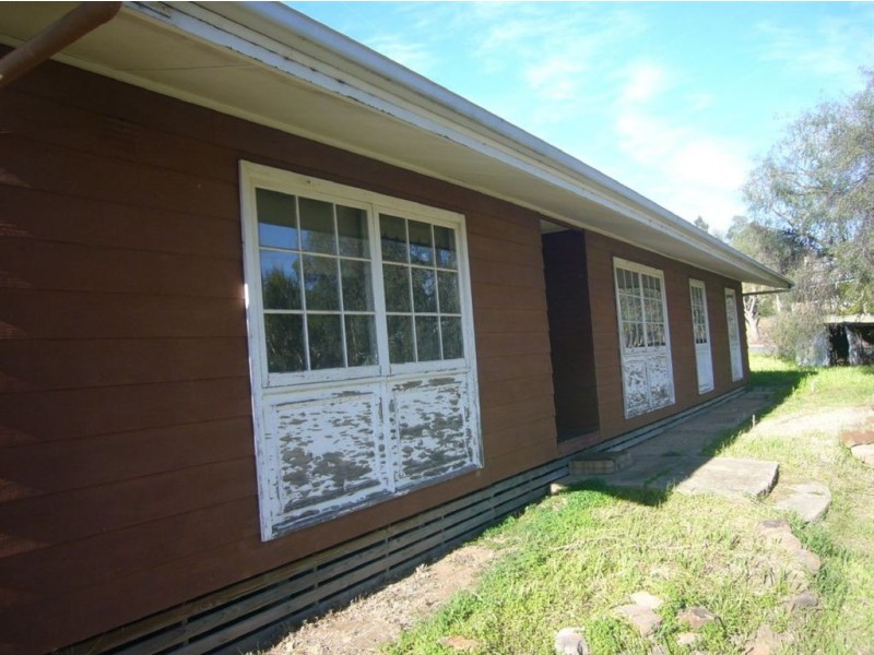 39 Beare St, Clare SA 5453