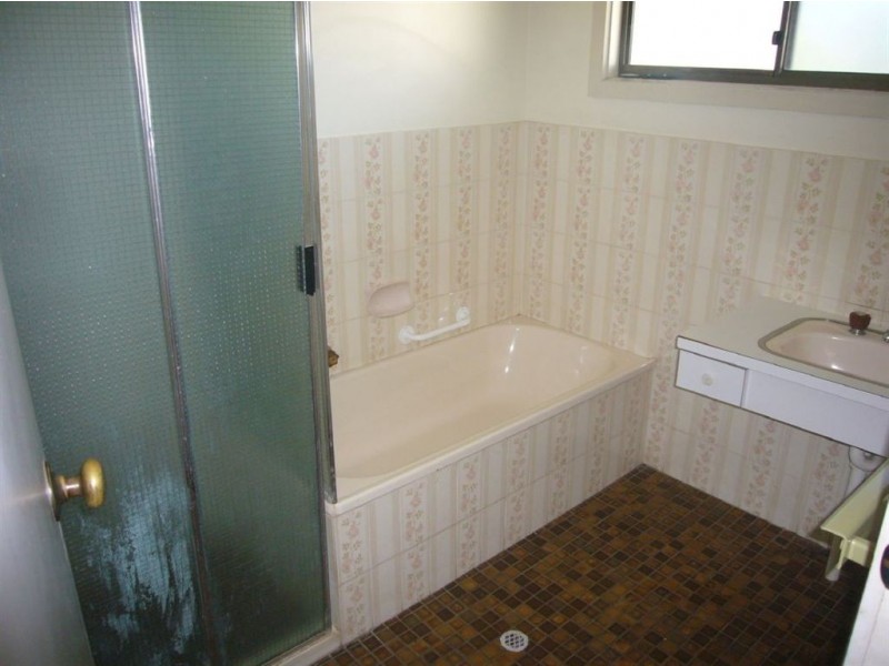 39 Beare St, Clare SA 5453